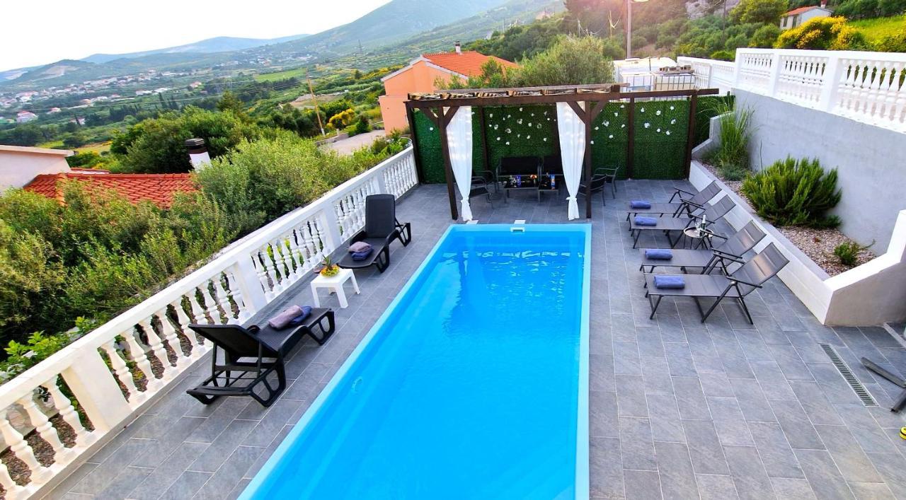 Sunny Holiday House With Pool Kaštela Eksteriør bilde