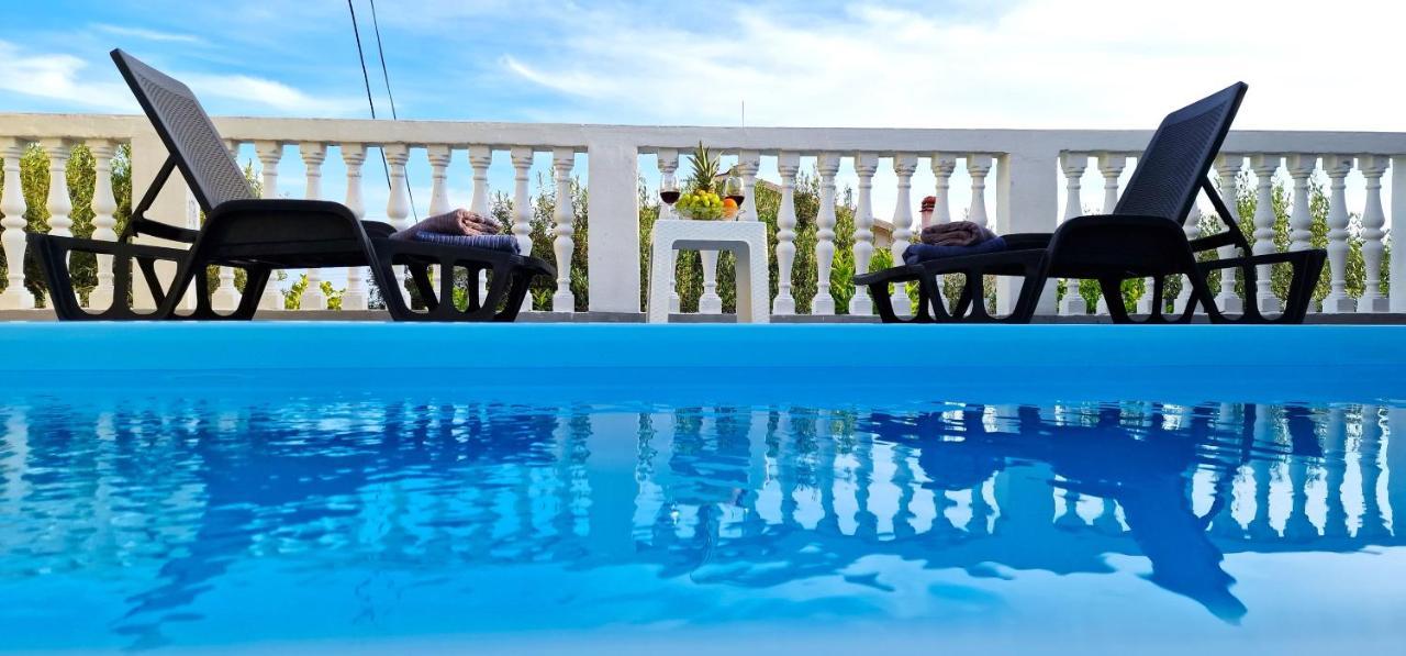 Sunny Holiday House With Pool Kaštela Eksteriør bilde