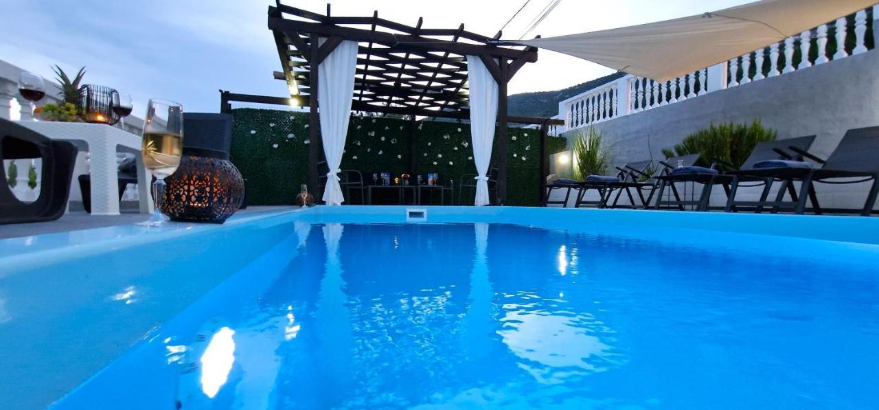 Sunny Holiday House With Pool Kaštela Eksteriør bilde
