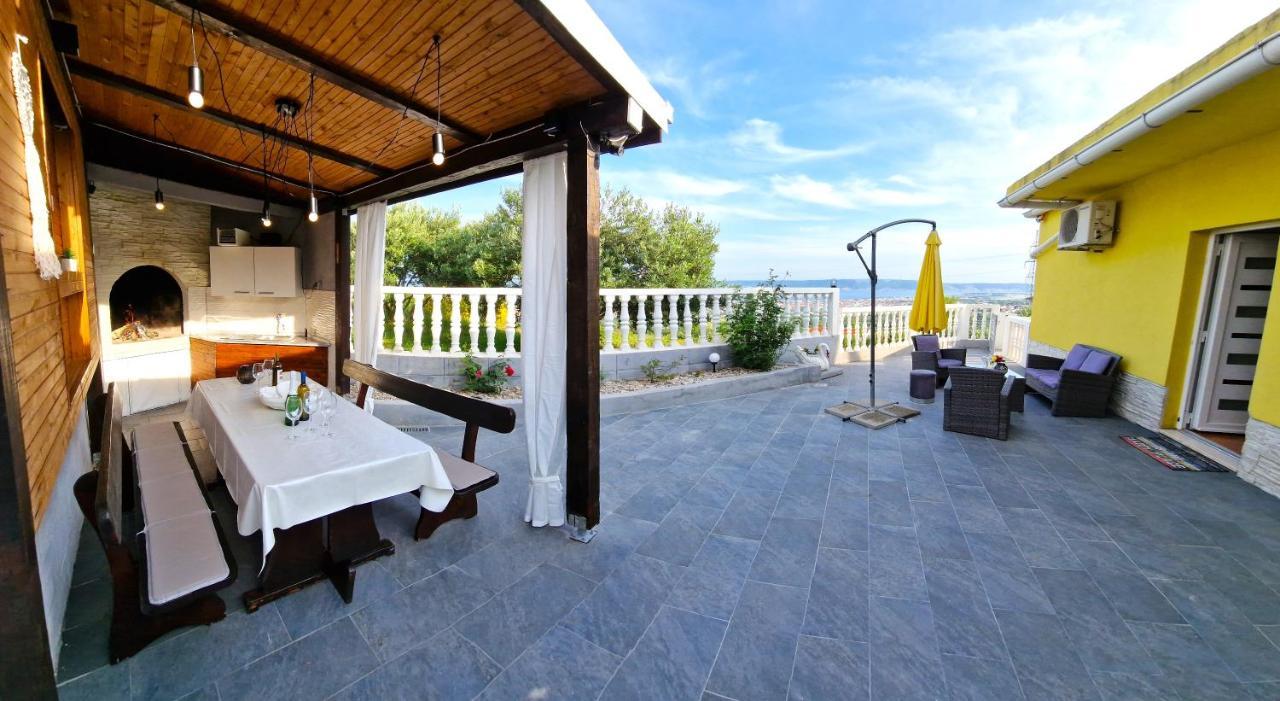 Sunny Holiday House With Pool Kaštela Eksteriør bilde