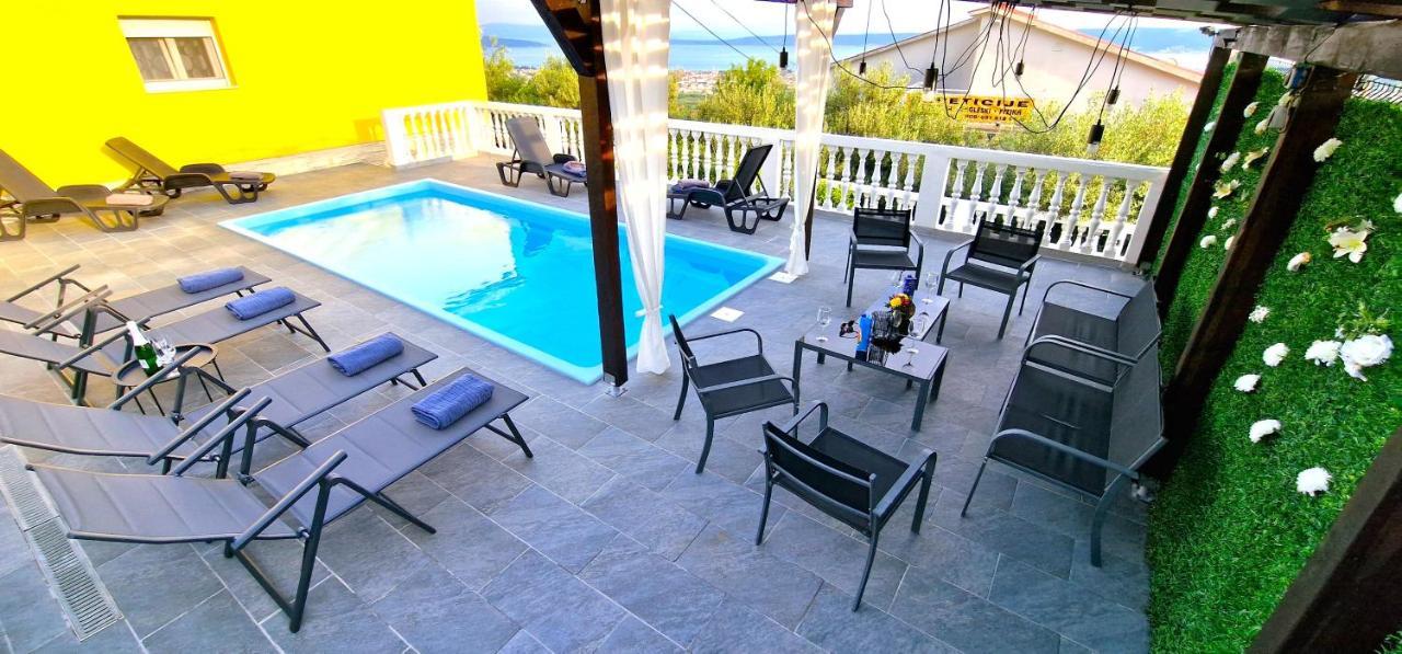 Sunny Holiday House With Pool Kaštela Eksteriør bilde